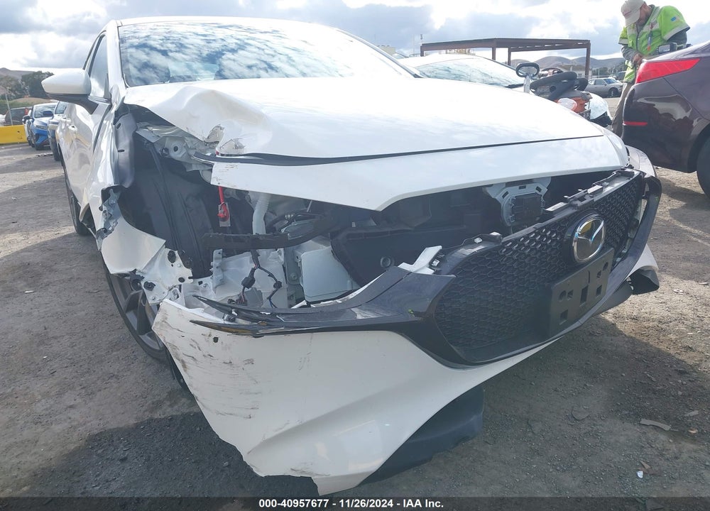 2022 MAZDA 3 SELECT VIN: JM1BPAKL4N1518910
