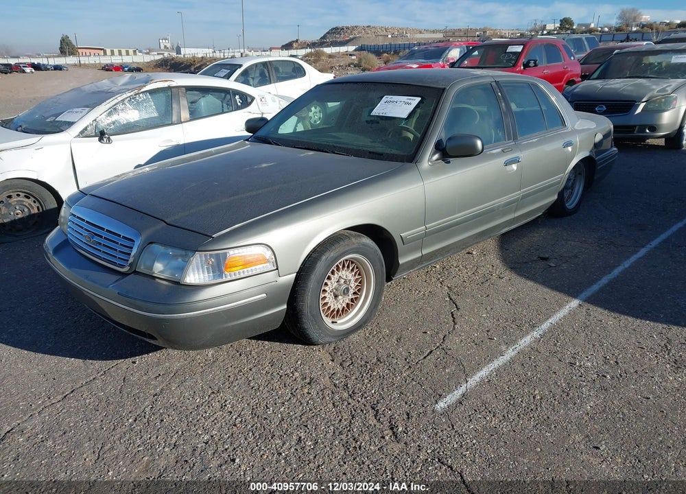 2001 FORD CROWN VICTORIA LX VIN: 2FAFP74W11X134778