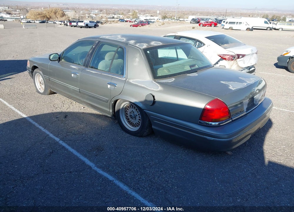 2001 FORD CROWN VICTORIA LX VIN: 2FAFP74W11X134778