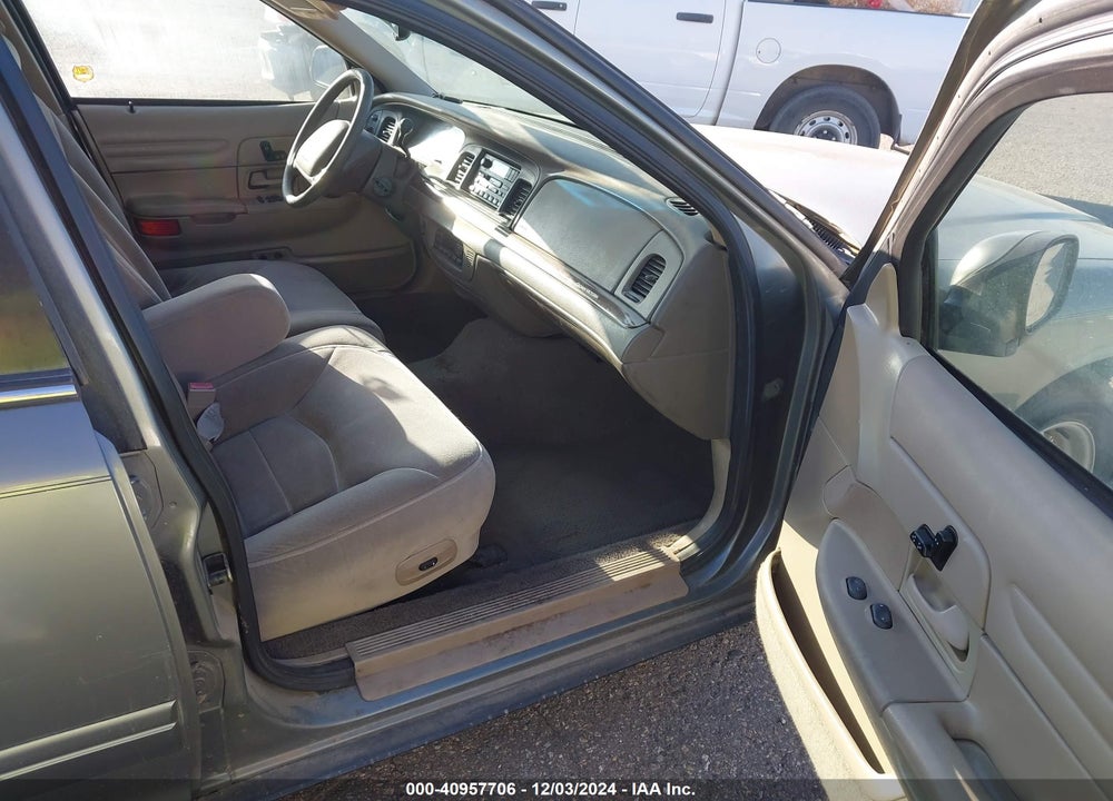 2001 FORD CROWN VICTORIA LX VIN: 2FAFP74W11X134778