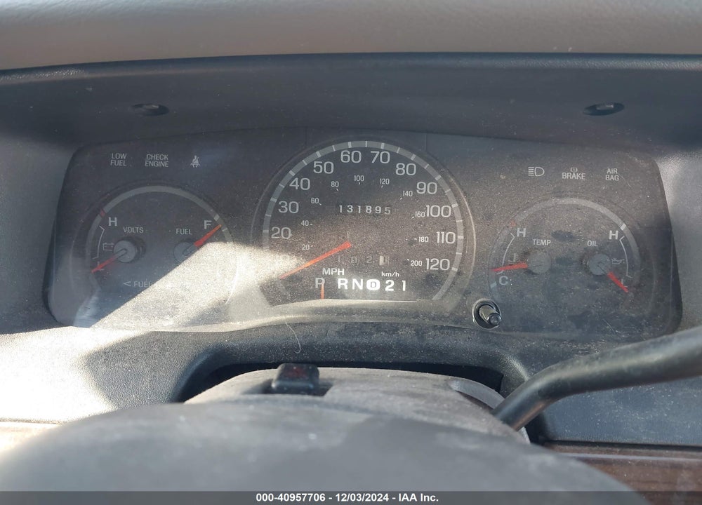 2001 FORD CROWN VICTORIA LX VIN: 2FAFP74W11X134778