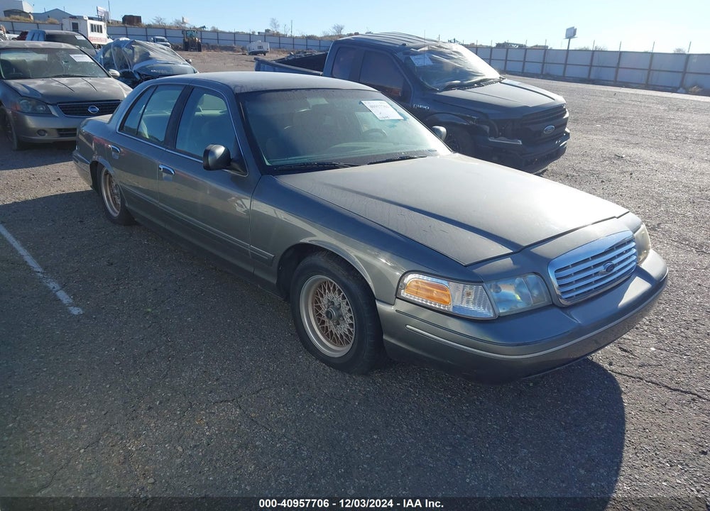 2001 FORD CROWN VICTORIA LX VIN: 2FAFP74W11X134778