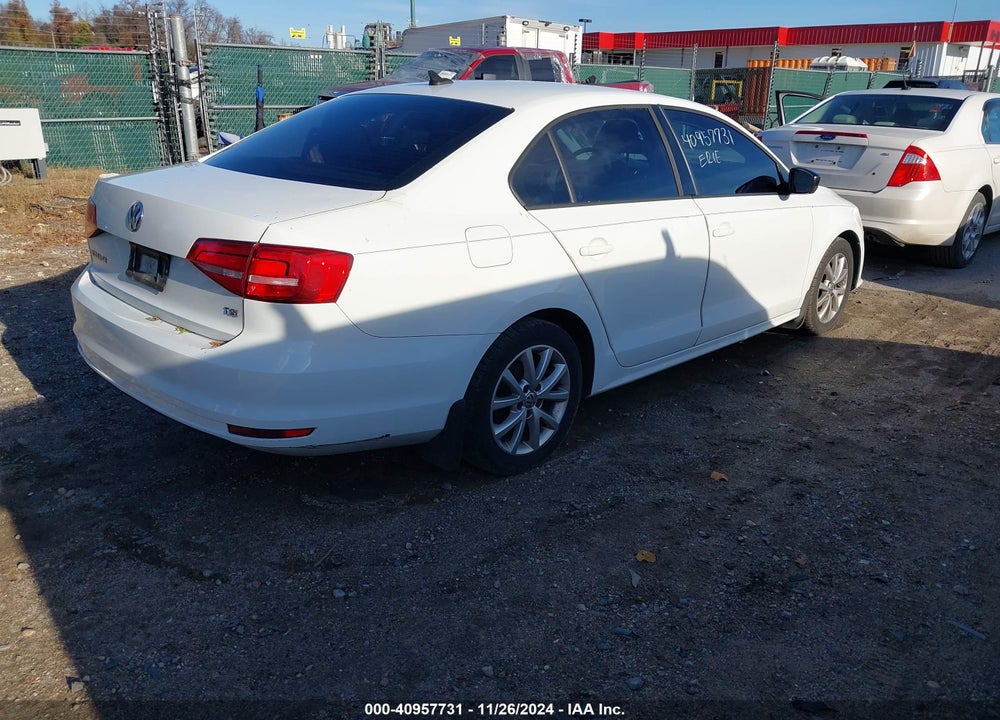 2015 VOLKSWAGEN JETTA 1.8T SE VIN: 3VWD17AJ4FM352449
