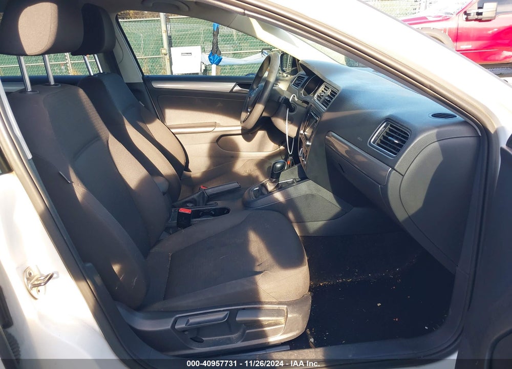 2015 VOLKSWAGEN JETTA 1.8T SE VIN: 3VWD17AJ4FM352449