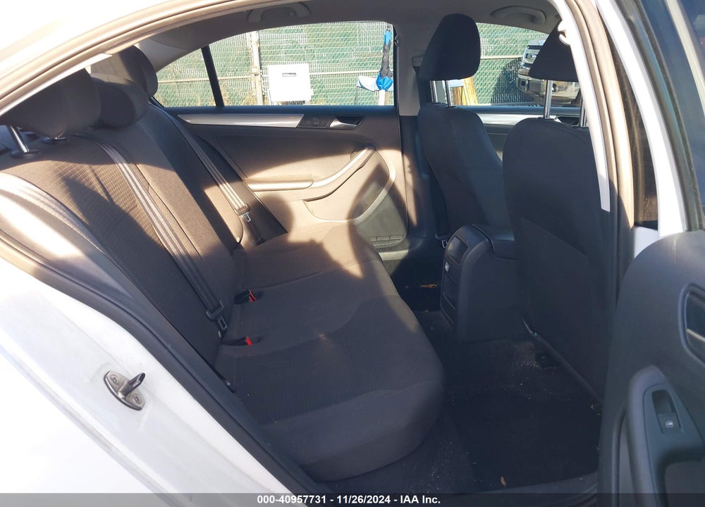 2015 VOLKSWAGEN JETTA 1.8T SE VIN: 3VWD17AJ4FM352449