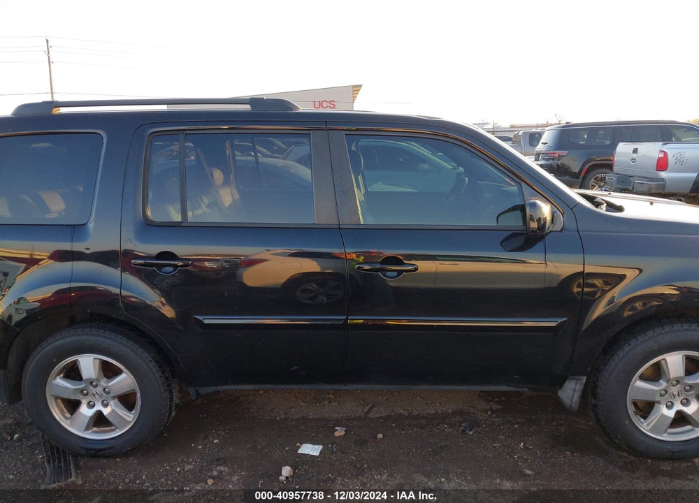 2011 HONDA PILOT EX-L VIN: 5FNYF3H58BB034808