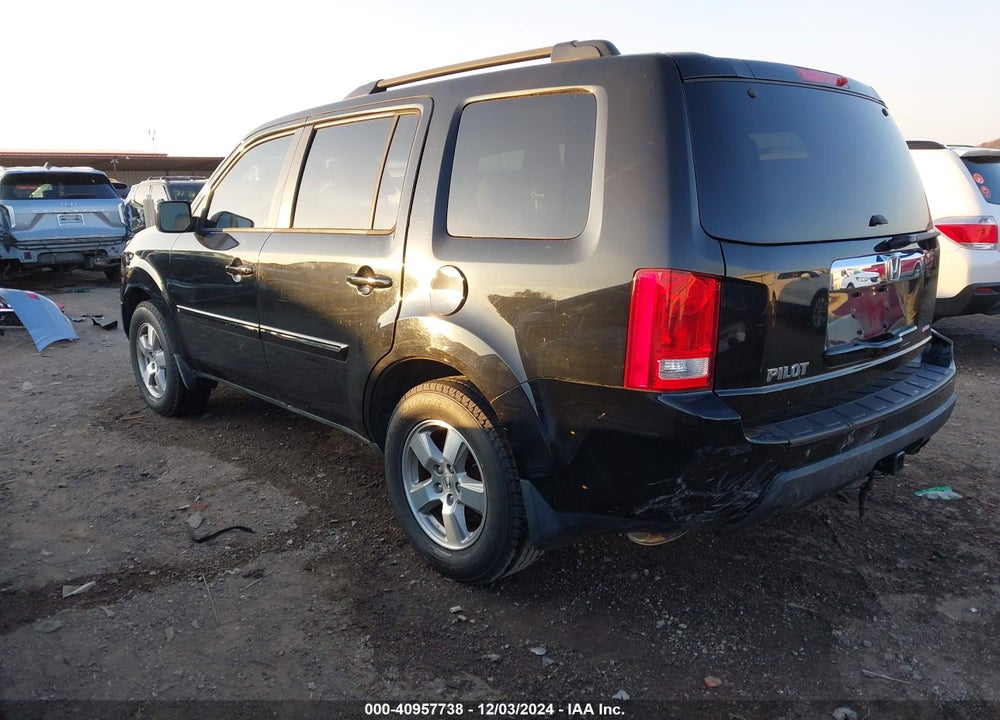 2011 HONDA PILOT EX-L VIN: 5FNYF3H58BB034808