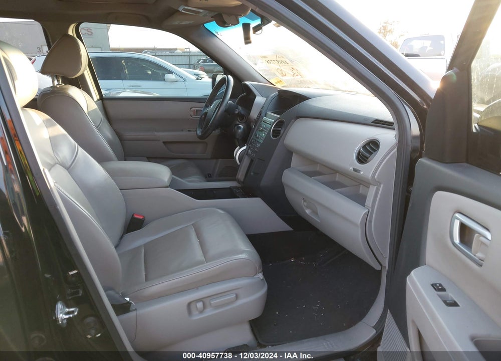 2011 HONDA PILOT EX-L VIN: 5FNYF3H58BB034808