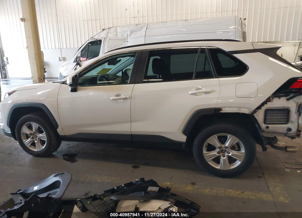 2021 TOYOTA RAV4 XLE VIN: 2T3P1RFV3MC226197