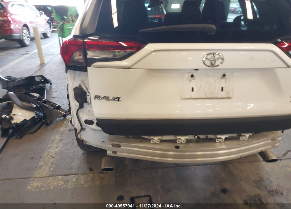 2021 TOYOTA RAV4 XLE VIN: 2T3P1RFV3MC226197