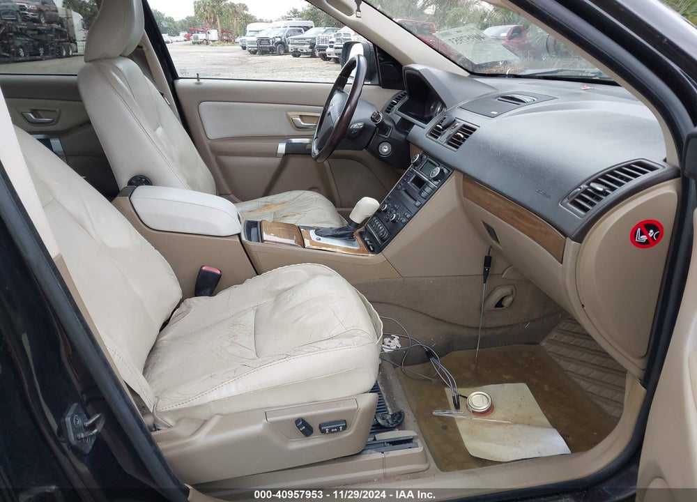 2011 VOLVO XC90 3.2 VIN: YV4952CZ8B1604680