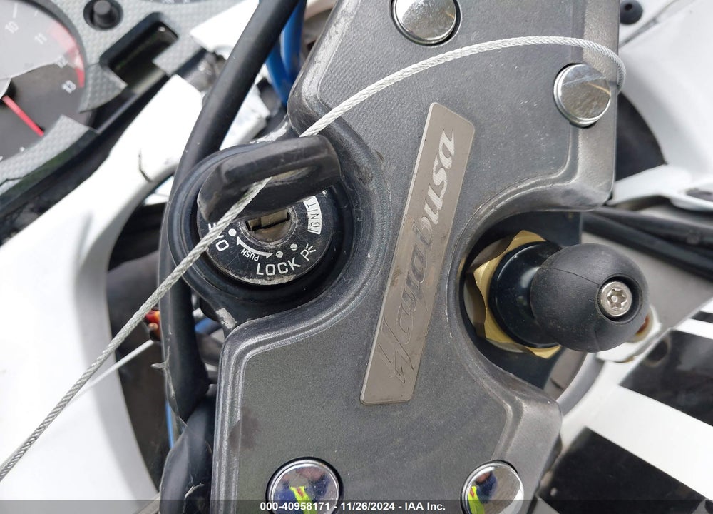 2000 SUZUKI GSX1300 VIN: JS1GW71A7Y2104914