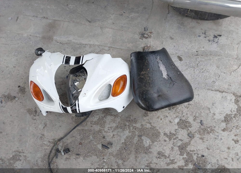 2000 SUZUKI GSX1300 VIN: JS1GW71A7Y2104914
