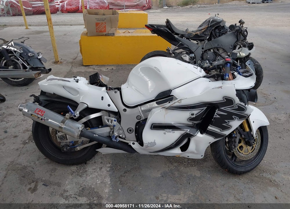 2000 SUZUKI GSX1300 VIN: JS1GW71A7Y2104914