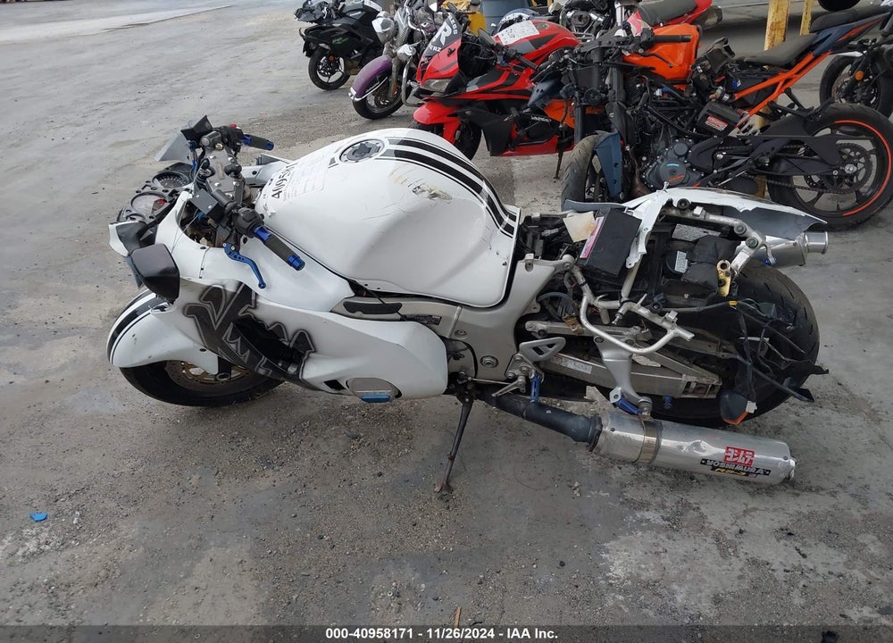 2000 SUZUKI GSX1300 VIN: JS1GW71A7Y2104914