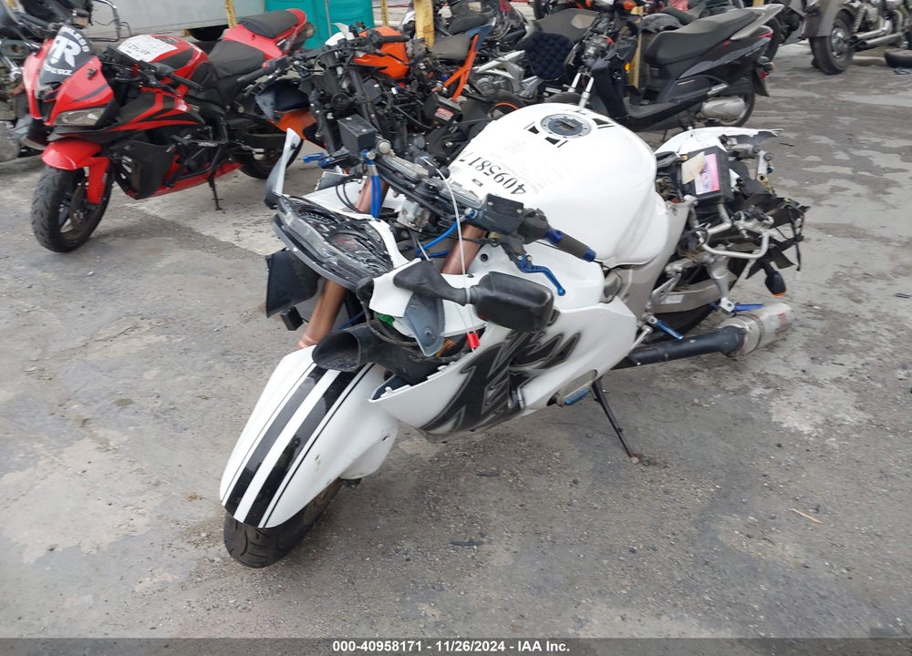 2000 SUZUKI GSX1300 VIN: JS1GW71A7Y2104914