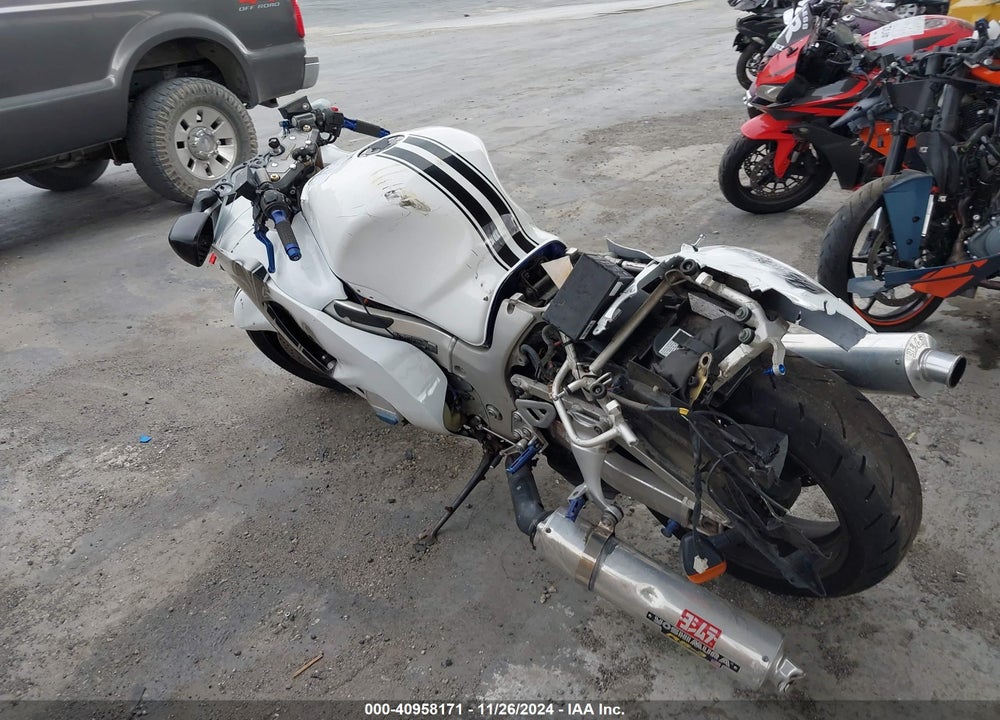 2000 SUZUKI GSX1300 VIN: JS1GW71A7Y2104914