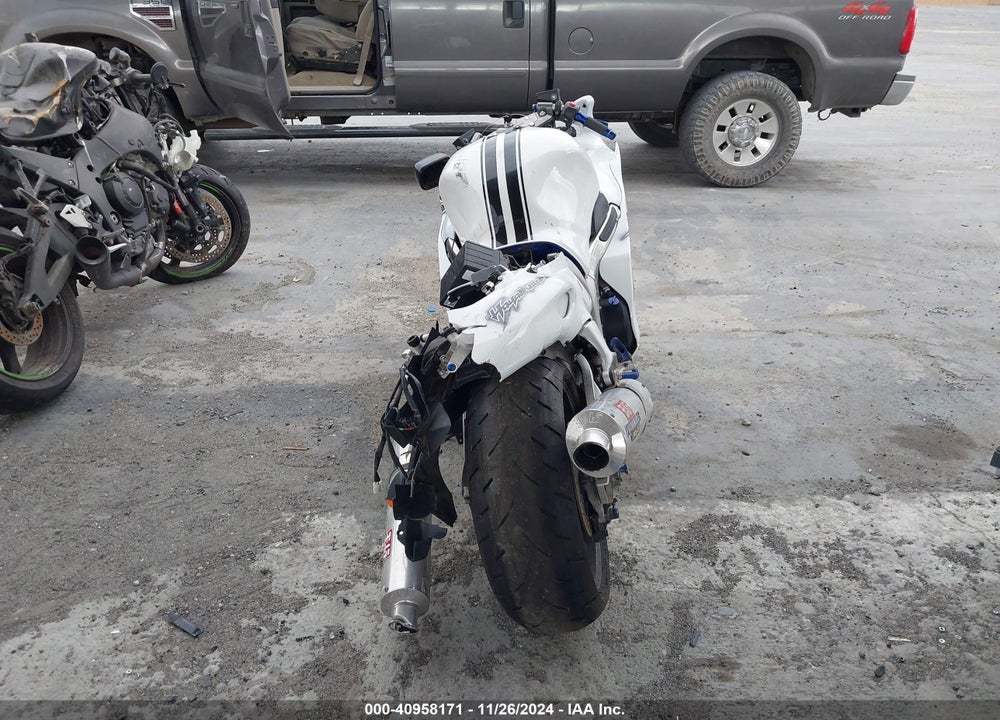 2000 SUZUKI GSX1300 VIN: JS1GW71A7Y2104914