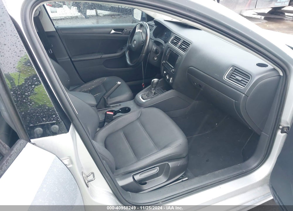 2011 VOLKSWAGEN JETTA 2.5L SE VIN: 3VWDZ7AJ5BM316465