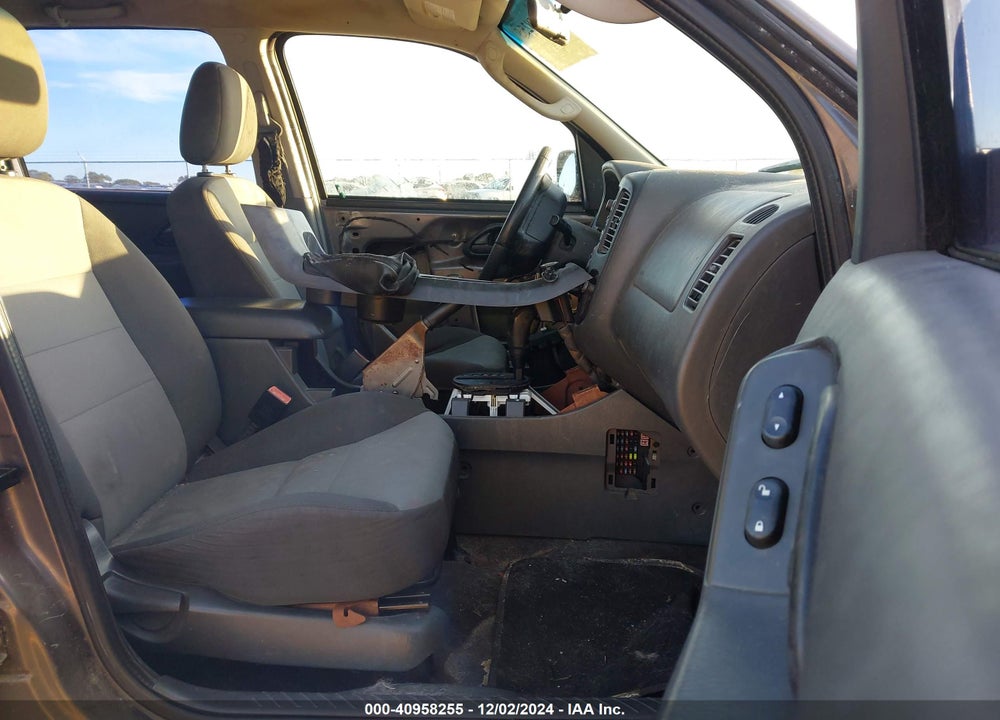 2005 FORD ESCAPE XLS VIN: 1FMYU02Z75KB52531