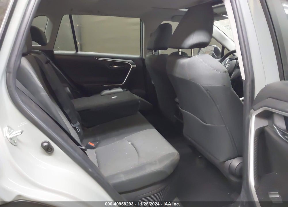 2022 TOYOTA RAV4 HYBRID XLE VIN: 4T3RWRFV4NU057057