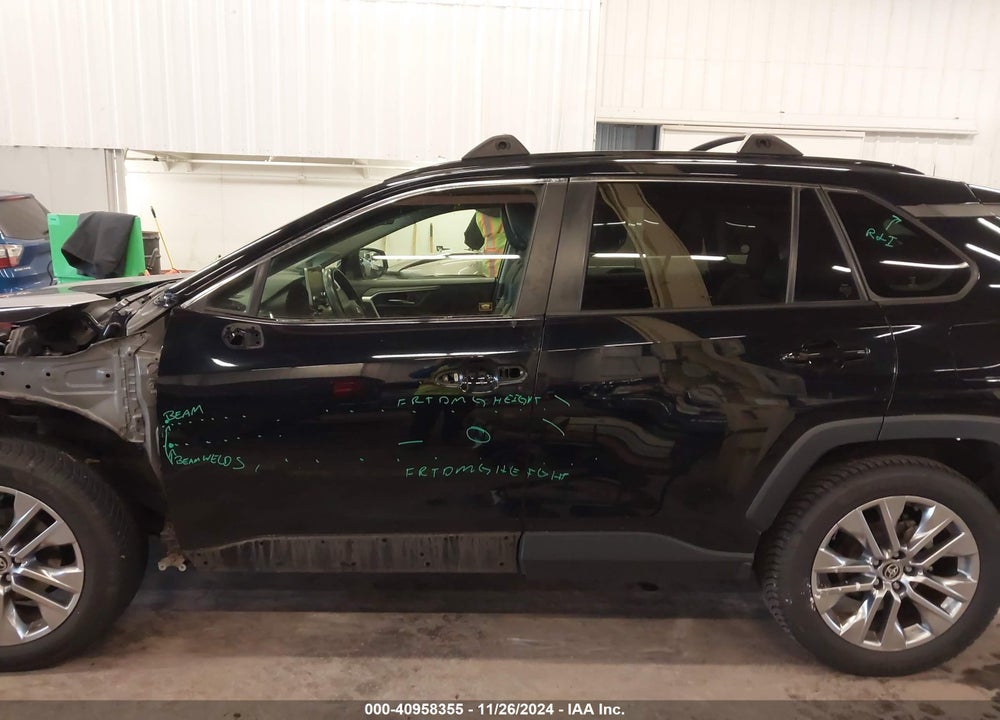 2020 TOYOTA RAV4 XLE PREMIUM VIN: JTMA1RFV1LJ036044