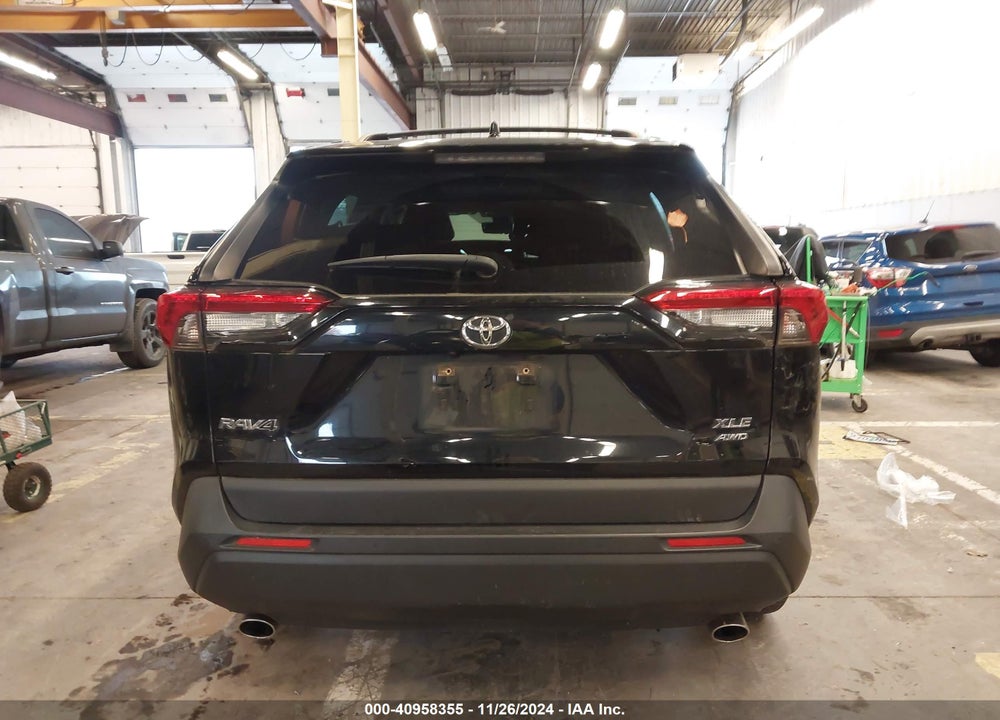 2020 TOYOTA RAV4 XLE PREMIUM VIN: JTMA1RFV1LJ036044