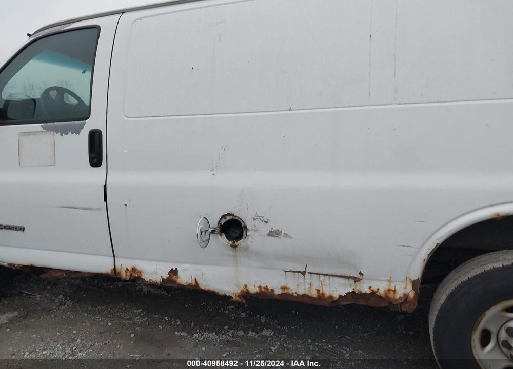 2005 CHEVROLET EXPRESS VIN: 1GCGG25VX51244055