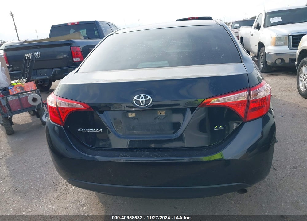 2018 TOYOTA COROLLA LE VIN: 5YFBURHE1JP797867