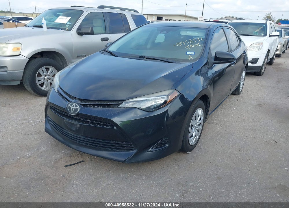 2018 TOYOTA COROLLA LE VIN: 5YFBURHE1JP797867