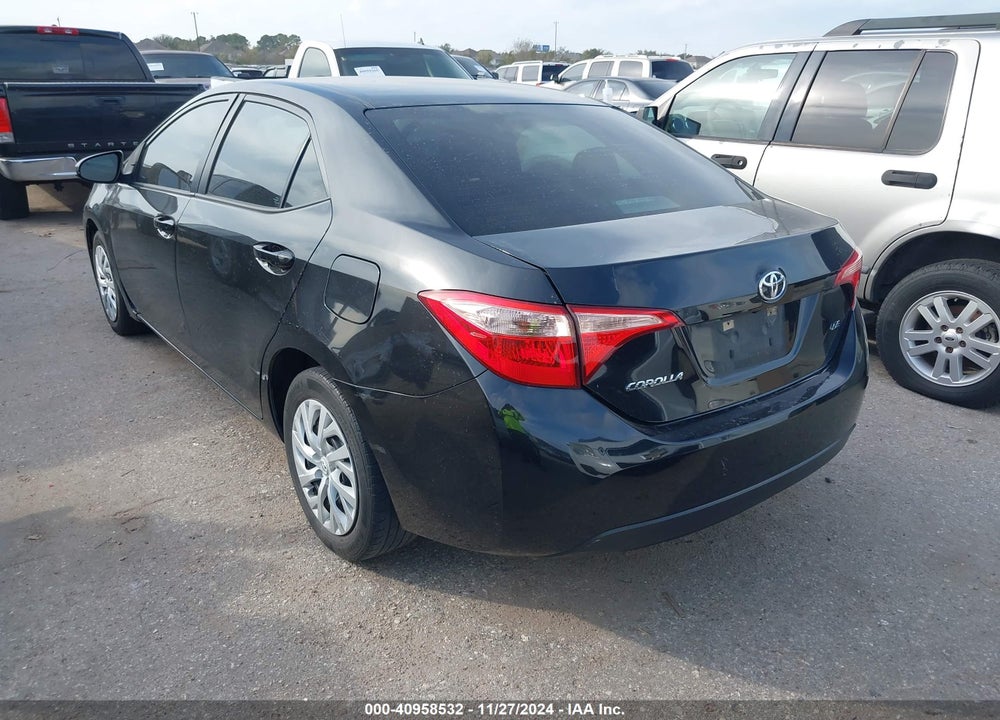 2018 TOYOTA COROLLA LE VIN: 5YFBURHE1JP797867