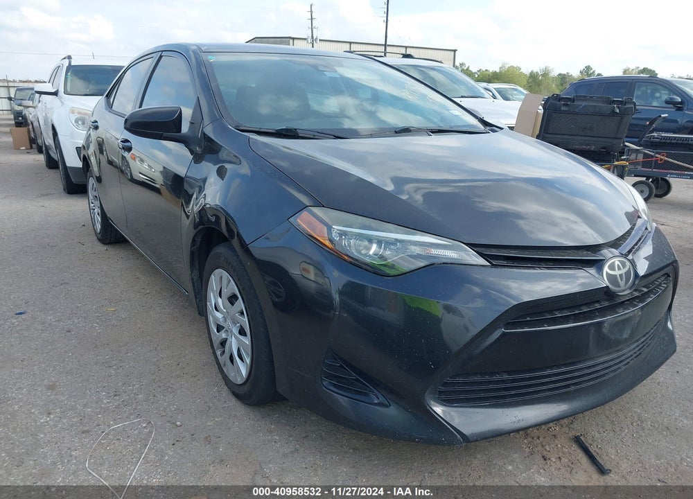2018 TOYOTA COROLLA LE VIN: 5YFBURHE1JP797867