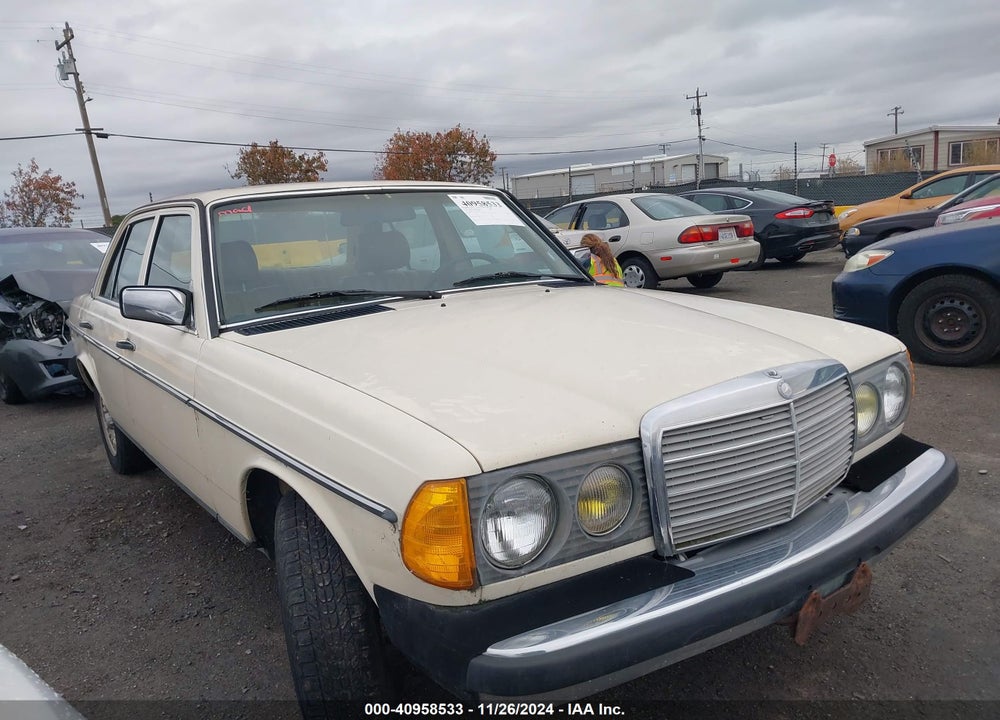 1983 MERCEDES-BENZ 300 DT VIN: WDBAB33A5DB019186