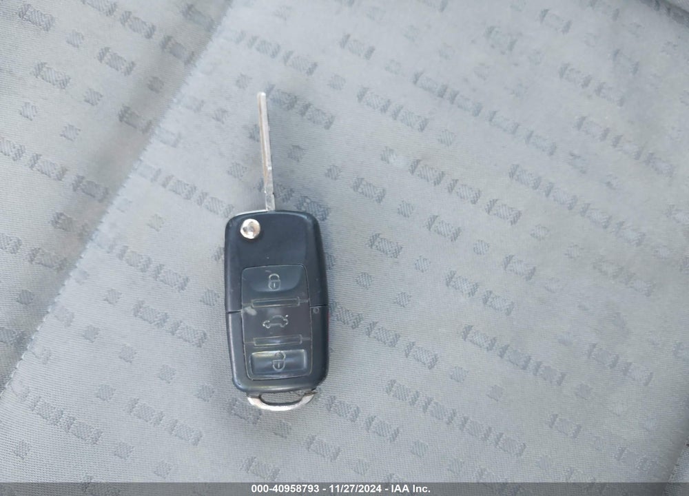 2003 VOLKSWAGEN GOLF GL 2.0L VIN: 9BWFK61J034026485