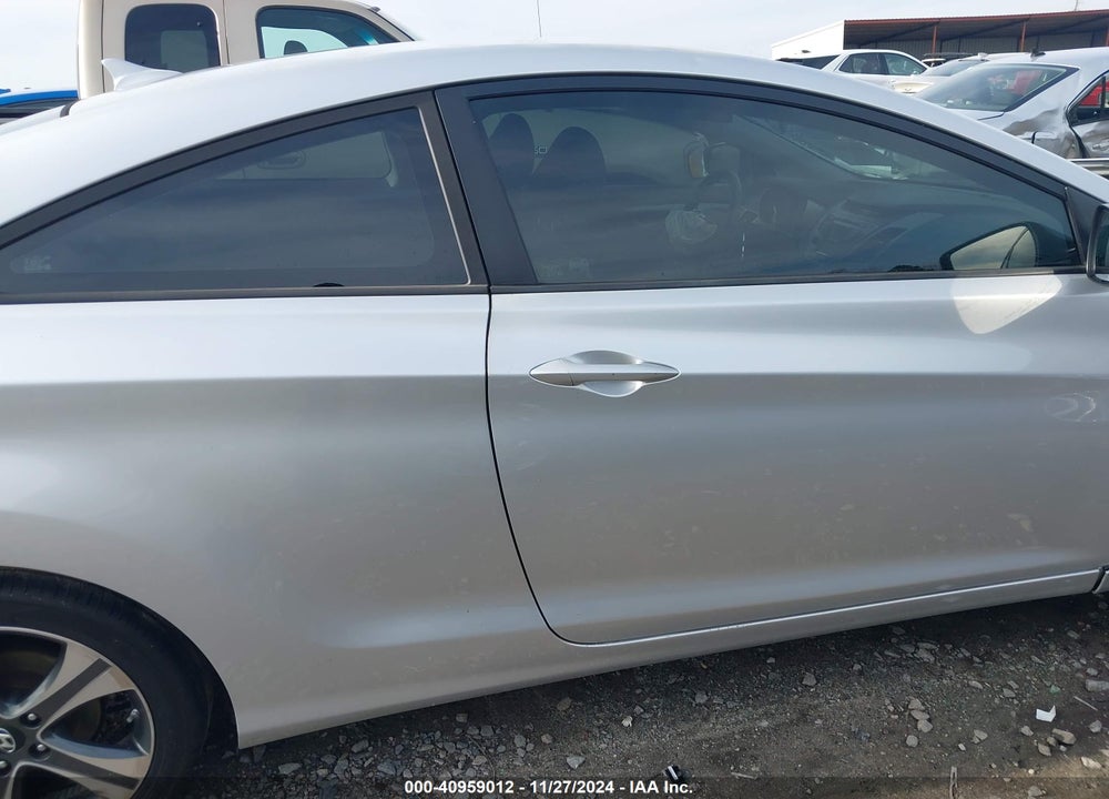 2014 HYUNDAI ELANTRA VIN: KMHDH6AHXEU027977