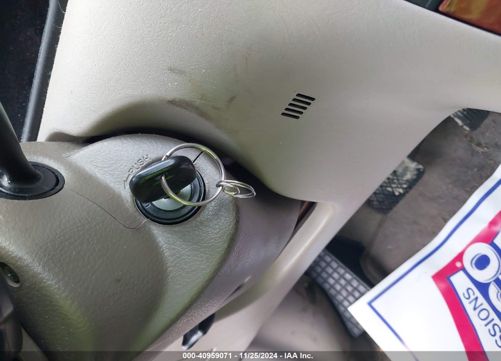2005 TOYOTA COROLLA LE VIN: 1NXBR32E25Z422792