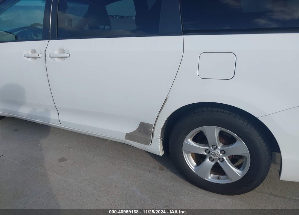 2011 TOYOTA SIENNA LE V6 VIN: 5TDKK3DC3BS069595