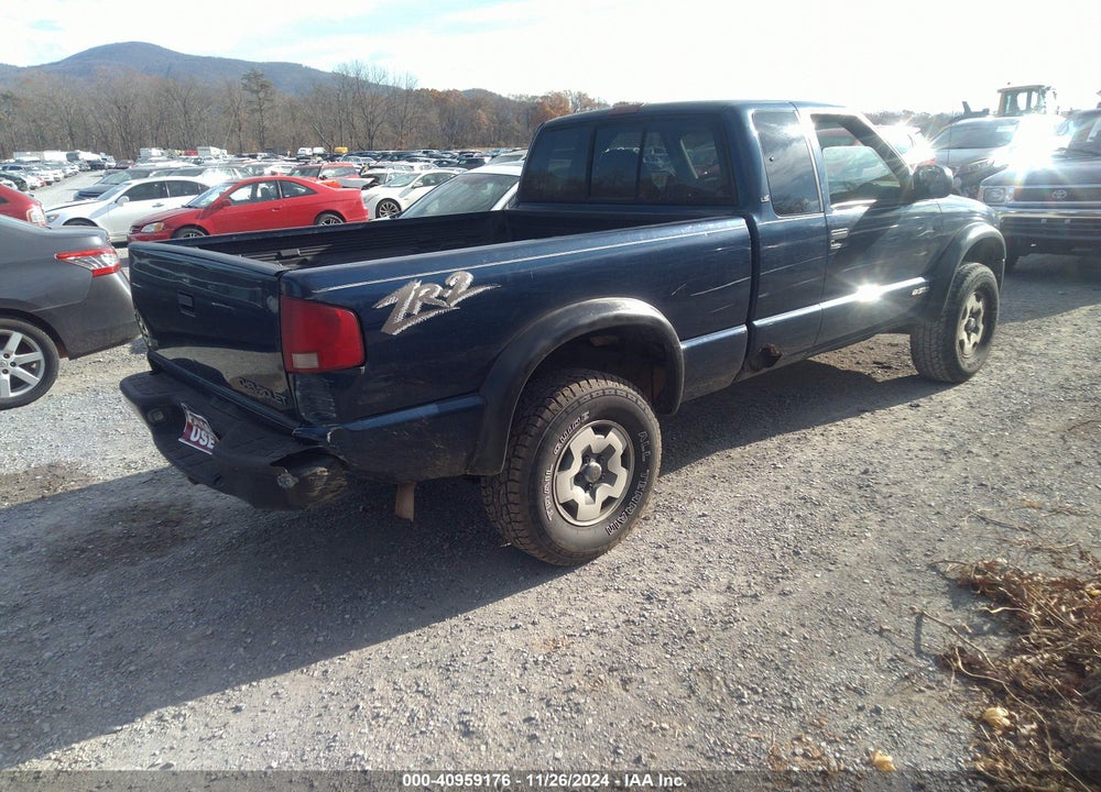 2003 CHEVROLET S-10 LS VIN: 1GCCT19X238117563