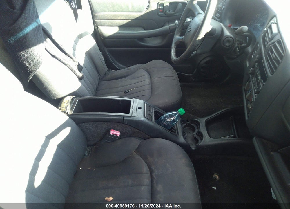 2003 CHEVROLET S-10 LS VIN: 1GCCT19X238117563