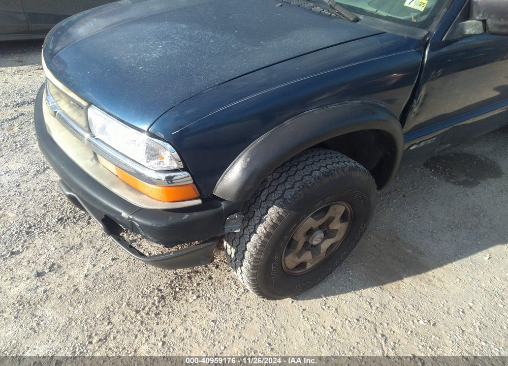2003 CHEVROLET S-10 LS VIN: 1GCCT19X238117563