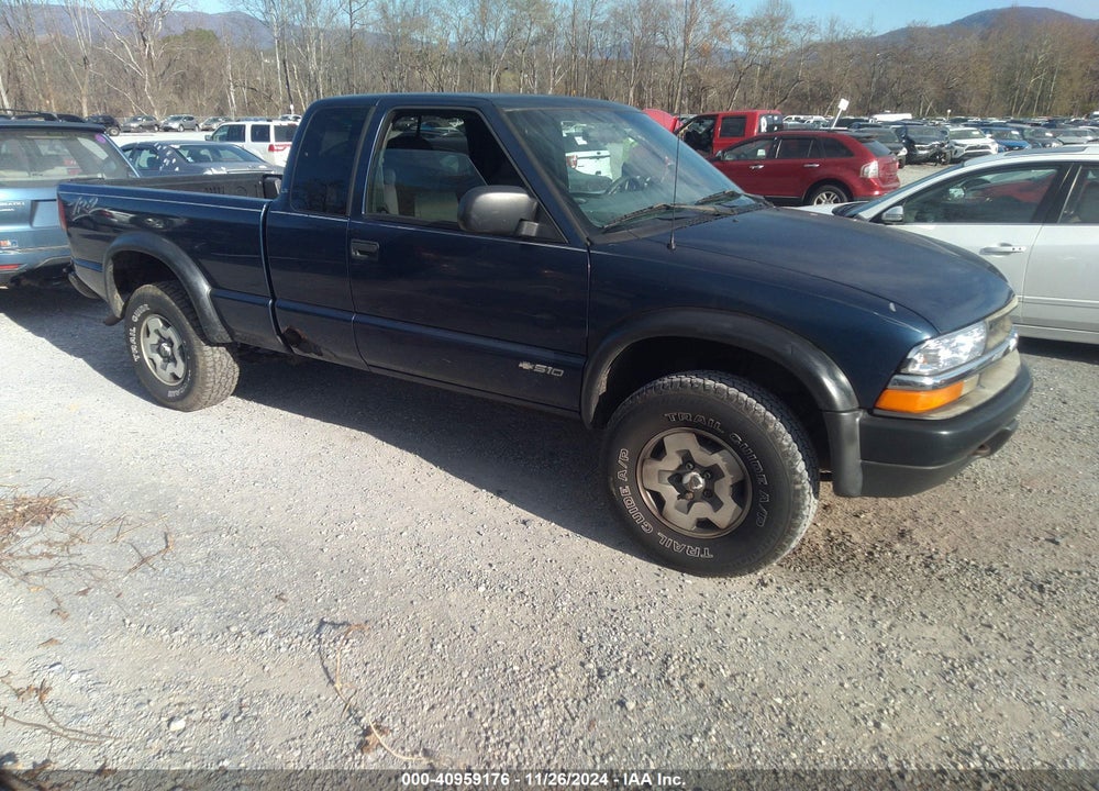 2003 CHEVROLET S-10 LS VIN: 1GCCT19X238117563