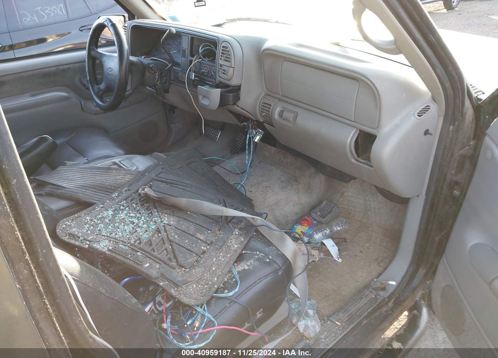1997 CHEVROLET TAHOE LS VIN: 1GNEK13R8VJ362117