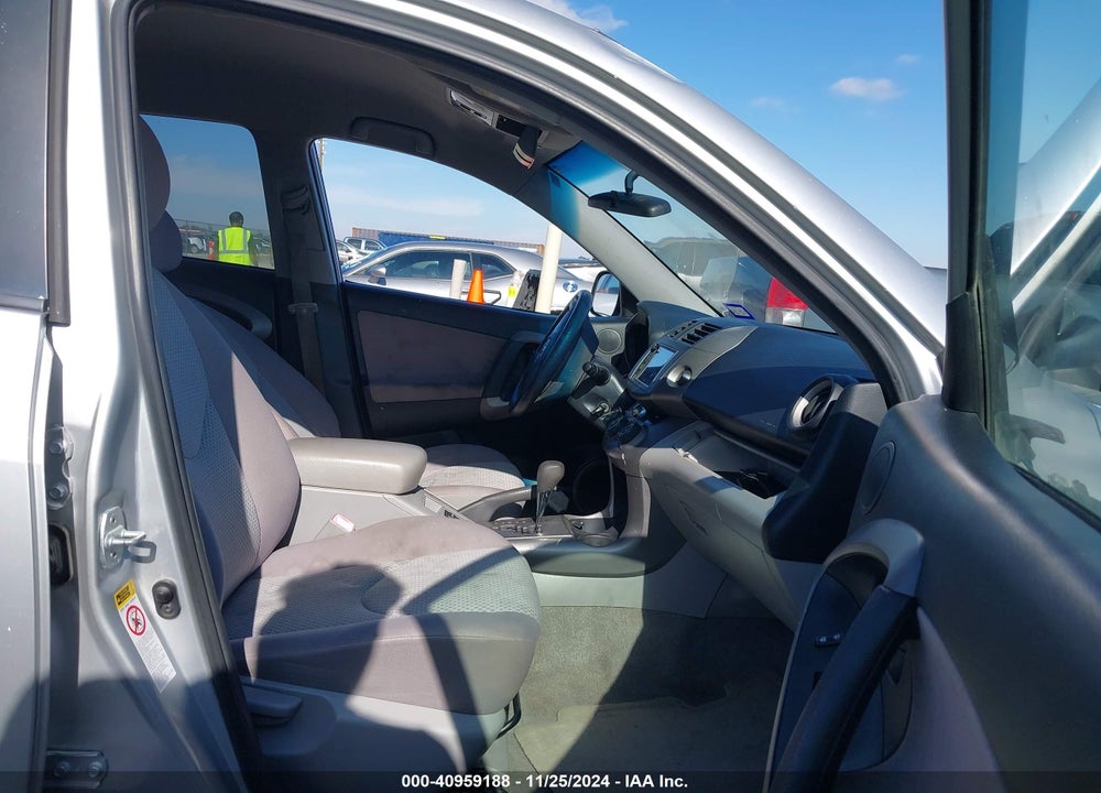 2008 TOYOTA RAV4 VIN: JTMBD33V185178083