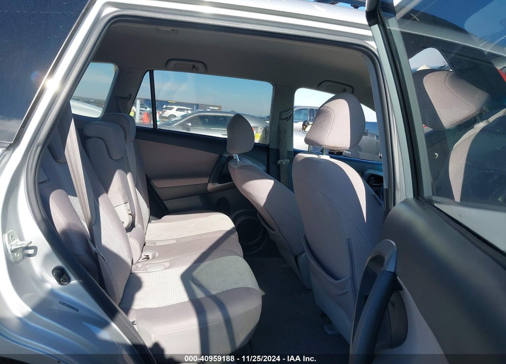 2008 TOYOTA RAV4 VIN: JTMBD33V185178083