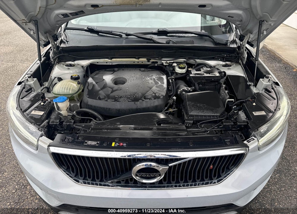 2020 VOLVO XC40 T5 MOMENTUM VIN: YV4162UK5L2202932