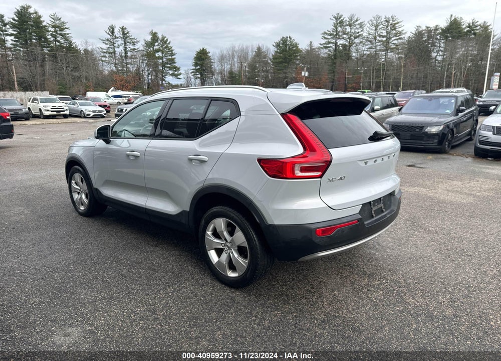 2020 VOLVO XC40 T5 MOMENTUM VIN: YV4162UK5L2202932
