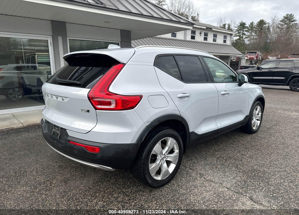 2020 VOLVO XC40 T5 MOMENTUM VIN: YV4162UK5L2202932