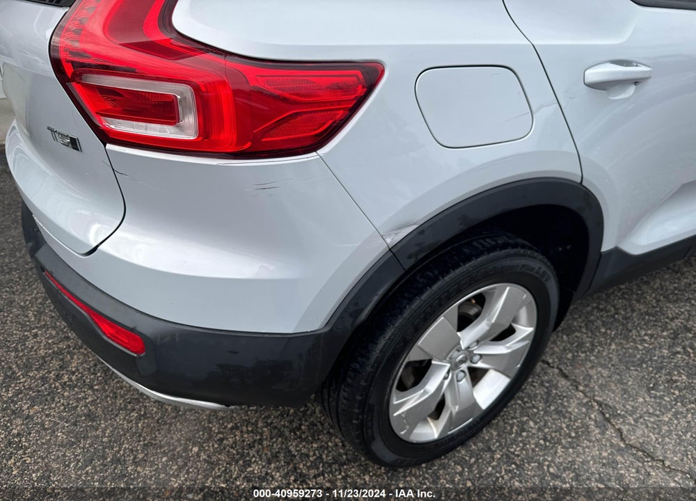 2020 VOLVO XC40 T5 MOMENTUM VIN: YV4162UK5L2202932
