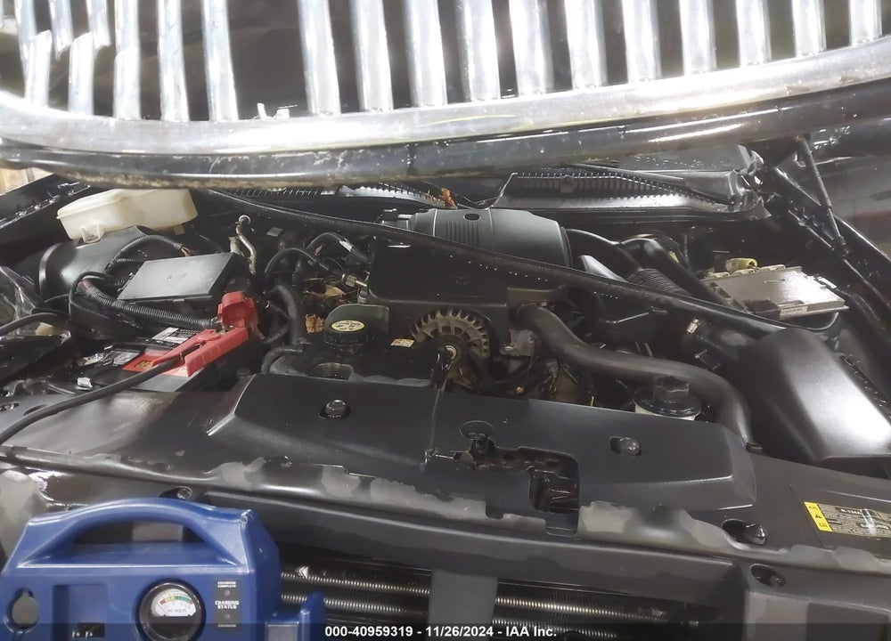 2008 LINCOLN TOWN CAR VIN: 2LNHM82V28X657633