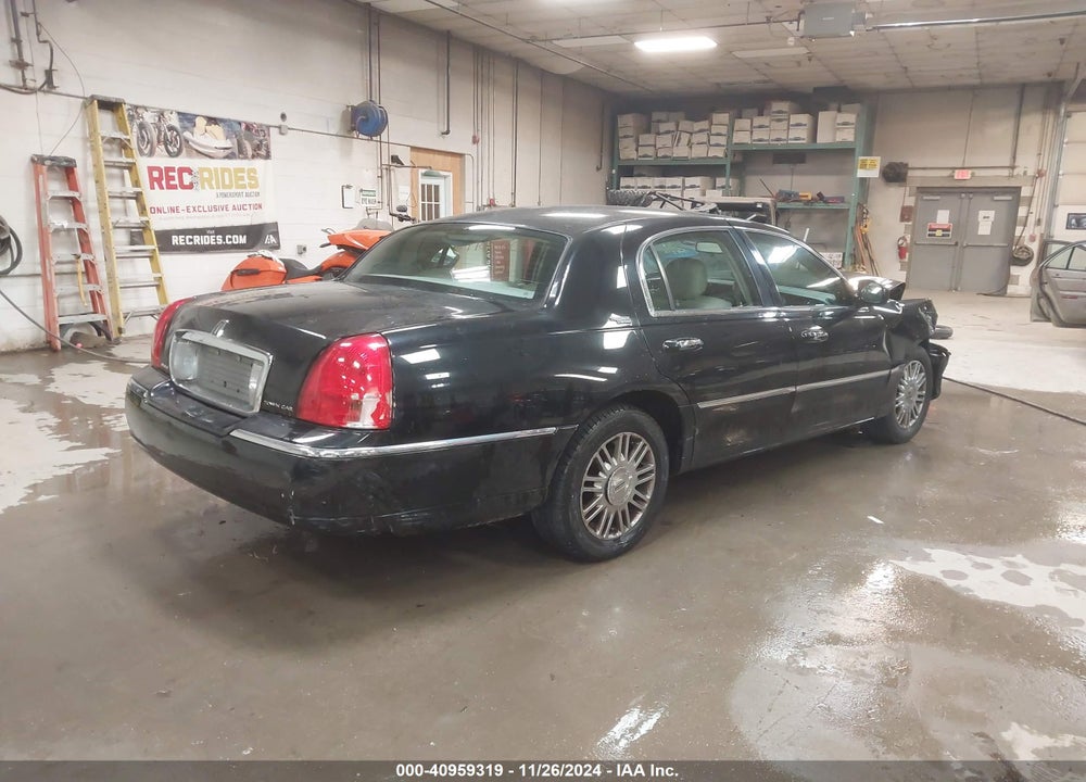 2008 LINCOLN TOWN CAR VIN: 2LNHM82V28X657633